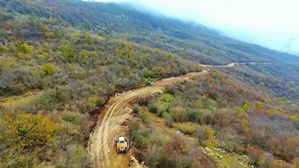 Azerbaycan'da, işgalden kurtarılan Şuşa'ya yeni yol yapılıyor