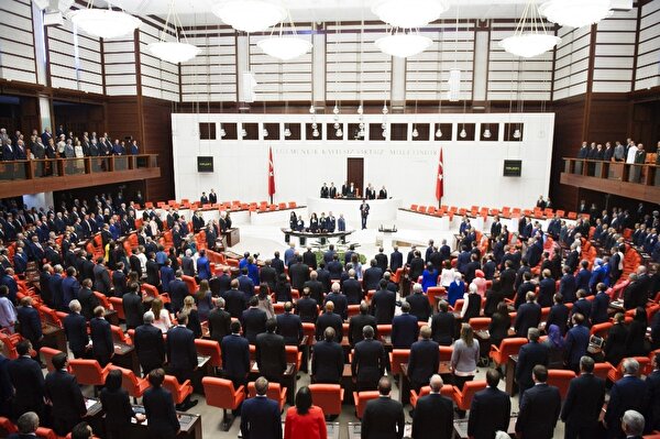 Milletvekillerinin Yemin Metninde Ne Yaziyor