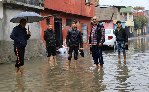 Adana'nın Seyhan, Çukurova, Sarıçam ve Yüreğir ilçelerinde okullar tatil edildi