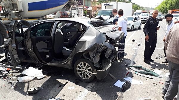 Son dakika...Ankara'da zincirleme trafik kazası: 3’ü polis ...