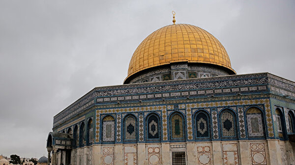Israeli police seal off all of Masjid al-Aqsa's gates ...