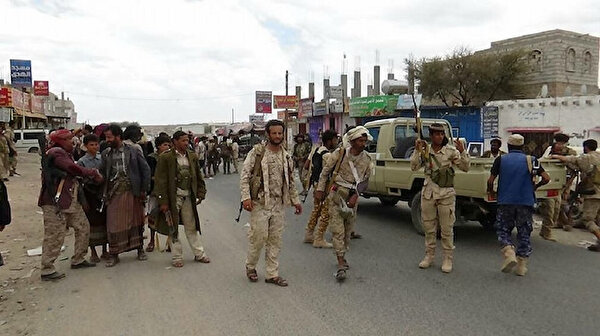 اليمن.. القوات الحكومية تسيطر على مواقع استراتيجية في البيضاء