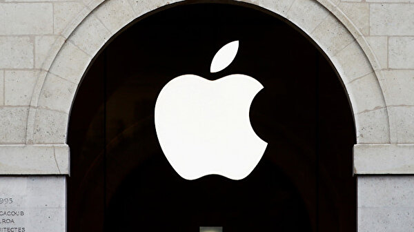 Apple Becomes First Us Company To Hit 2t Market Cap