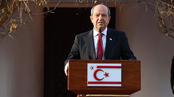 Ο πρόεδρος της ΤΔΒΚ συζητά την Κύπρο με κορυφαίο διπλωμάτη του Ηνωμένου Βασιλείου