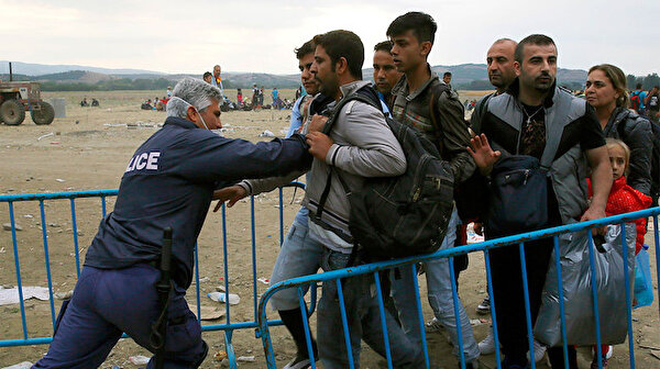 Τα ευρωπαϊκά μέσα ενημέρωσης έγραψαν ότι η Ελλάδα έχει «βίαιη συμπεριφορά» στους παράτυπους μετανάστες