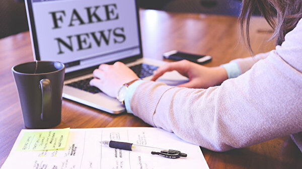 Η προεδρία έδωσε στη δημοσιότητα τα fake news της εβδομάδας: Οι αποδείξεις ανάγνωσης του WhatsApp είναι στην πρώτη θέση