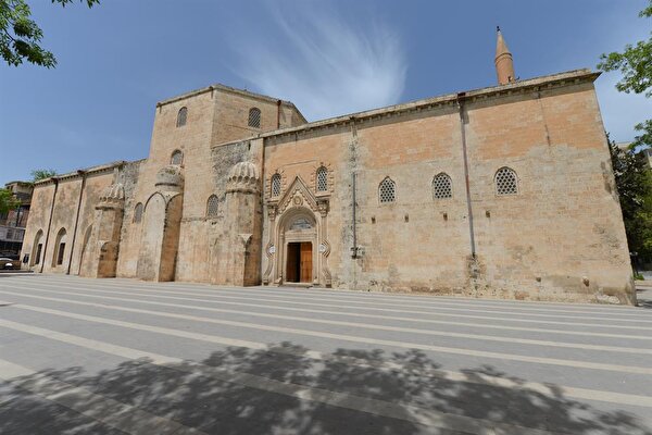 Dort Mihrapli Cami Silvan Ulu Camii