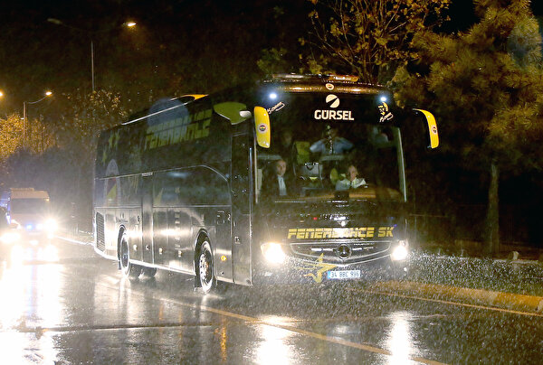 Ali Koc Un Otobus Karari Mobbing Mi Fenerbahceli Futbolculara Otobus Cezasi
