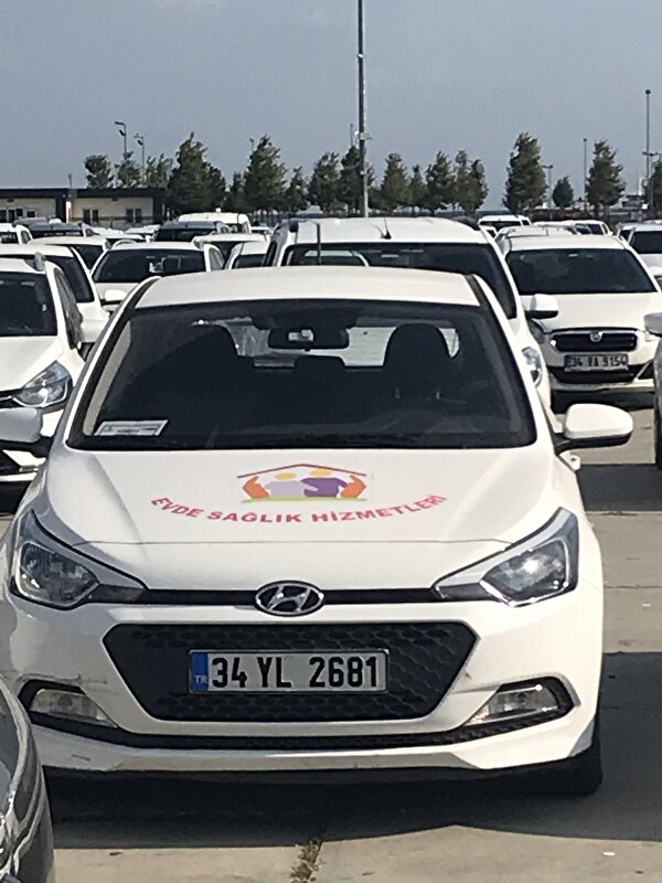 Istanbul Da Hizmet Ve Hayat Durdu Evde Bakim Araclari Da Sov Icin Parka Cekildi