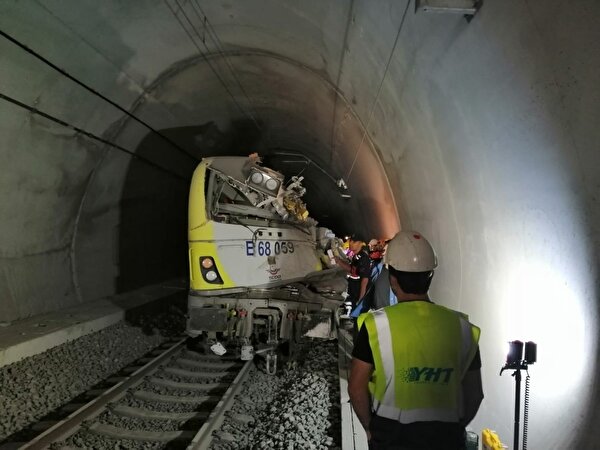 Bilecik Son Dakika Haberleri Kilavuz Tren Tunelde Raydan Cikti 2 Olu