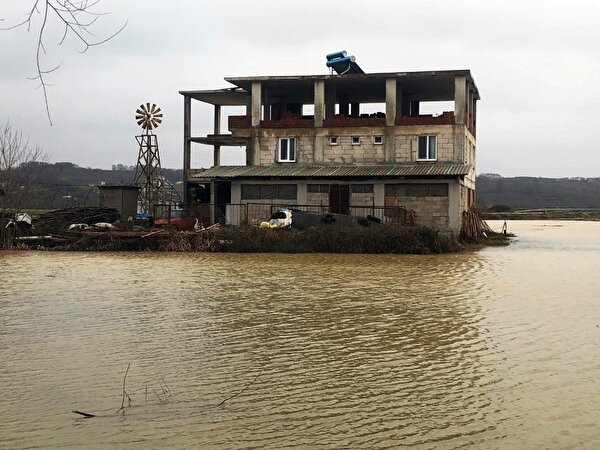 Sakarya Haberleri Sakarya Da Su Baskini Nedeniyle Bir Mahalle Sular Altinda Kaldi