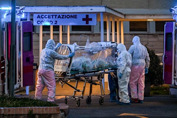 Avrupa Da Koronavirusun Son 24 Saati Ingiltere De 286 Italya Da 79 Fransa Da 403 Kisi Oldu