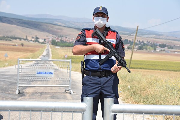 Sivas Ta Karantinaya Alinan Iki Koye Giris Cikislar Yasaklandi