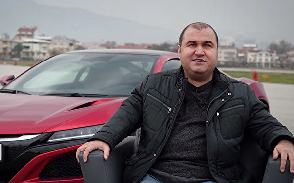 Engellilere Ilham Oldu Gorme Engeli Araba Askini Engellemedi