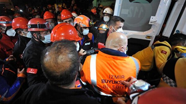 Izmir Depremi Sonrasi Bir Mucize Daha 30 Saat Sonra Enkazdan Sag Cikarildi