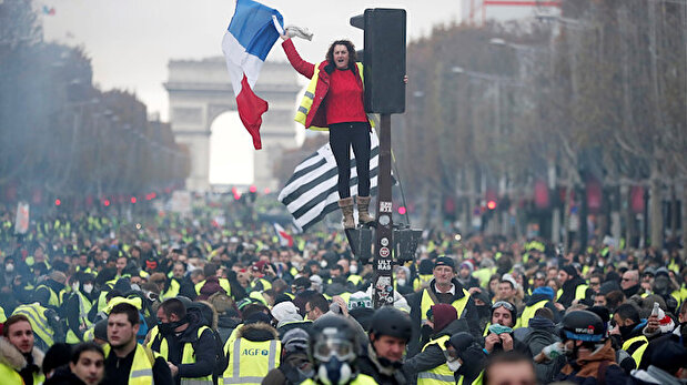 Paris rocked by second weekend of 'yellow vest' protests