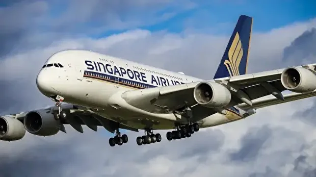 Singapore Airlines a vu son bénéfice net s’effondrer de 82% au deuxième trimestre, plombé par sa participation dans Air India et la baisse des revenus d’intérêts.