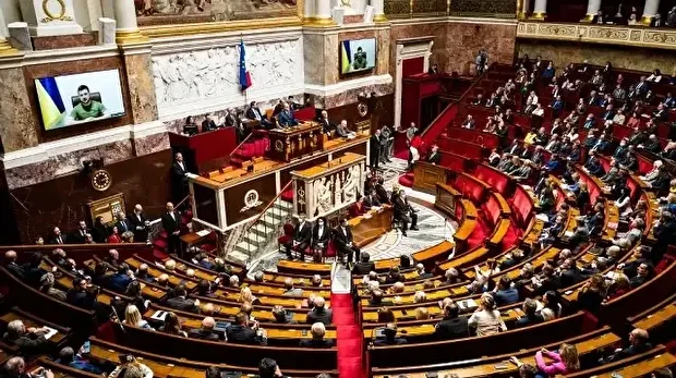 Le rapporteur général du budget, Philippe Juvin (Droite républicaine), a au contraire estimé que 39 % des pensionnés seraient "perdants" et seulement 12 % "gagnants".