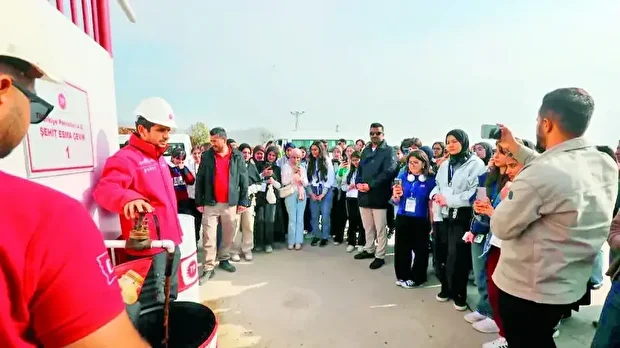 Türkiye’nin çeşitli illerinden gelen öğrencileri, Gabar’daki petrol üretim tesisinde ağırladı. 