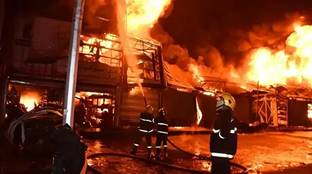 إخماد حريق ضخم اندلع في مبان تجارية ببغداد