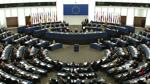 الاتحاد الأوروبي يفرض عقوبات على 10 شخصيات روسية