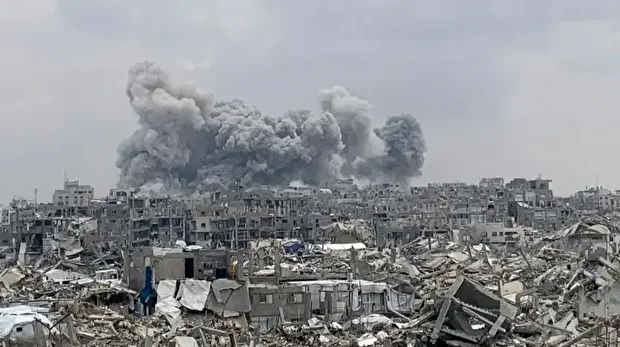 استشهاد 22 فلسطينيا إثر غارات إسرائيلية على منازل ومركبة في غزة