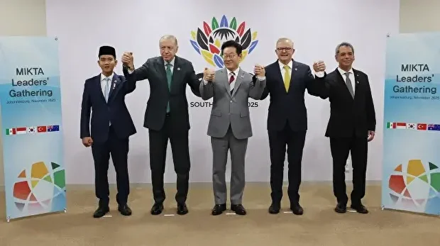 جوهانسبورغ.. الرئيس أردوغان يشارك في اجتماع لقادة مجموعة "ميكتا"