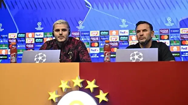 L’entraîneur de Galatasaray, Okan Buruk, et l’attaquant Mauro Icardi tiennent une conférence de presse au centre d’entraînement Metin Oktay de Kemerburgaz avant le match de la cinquième journée de l’UEFA Champions League contre l’équipe belge de l’Union SG, à Istanbul, Türkiye, le 24 novembre 2025.
