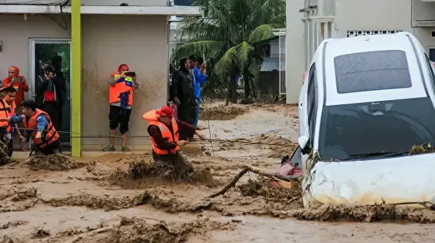 سومطرة.. ارتفاع حصيلة السيول والانهيارات الأرضية إلى 174 قتيلا