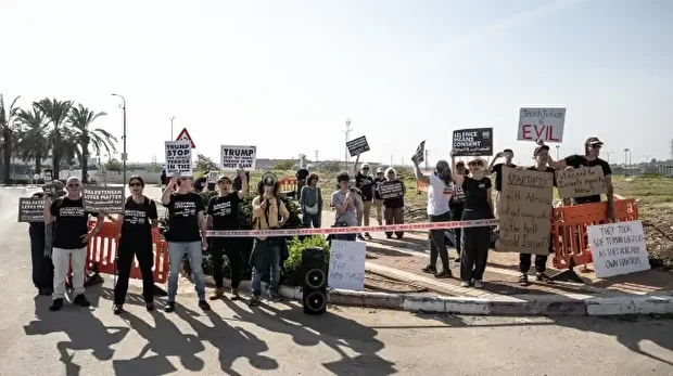  رفضا للاستيطان.. يساريون إسرائيليون يتظاهرون قرب مركز التنسيق الأمريكي