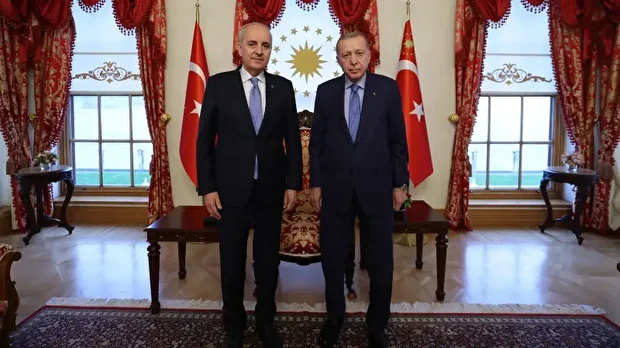 Cumhurbaşkanı Recep Tayyip Erdoğan (sağda), TBMM Başkanı Numan Kurtulmuş'u (solda) kabul etti.