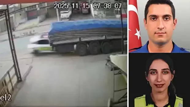 Manisa’da polis aracı park halindeki TIR’a çarptı.