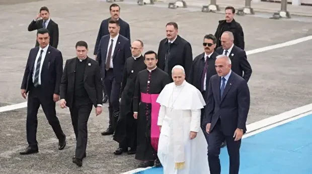 رئيس دولة الفاتيكان يغادر تركيا متجها إلى لبنان