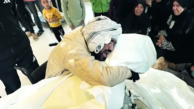 İsrail, ateşkese rağmen Gazze'ye düzenlediği saldırıda iki çocuğu katletti.