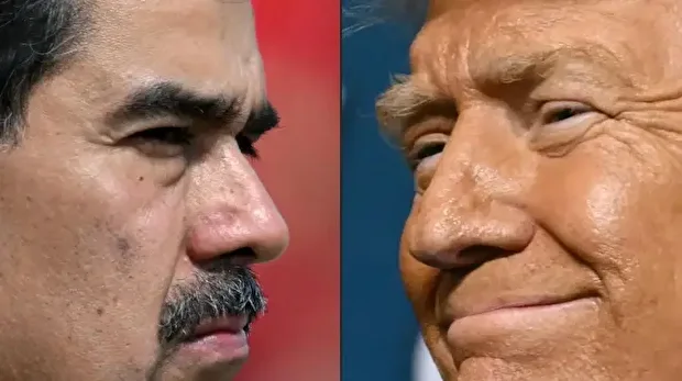 Cette combinaison d'images créées le 8 août 2025 montre le président vénézuélien Nicolas Maduro (à gauche) à Caracas le 10 janvier 2025 et le président américain Donald Trump (à droite) à Pittsburgh, en Pennsylvanie, le 15 juillet 2025. Le président américain Donald Trump a averti le 29 novembre 2025 que l'espace aérien au-dessus et à proximité du Venezuela devait être considéré comme fermé, ce qui constitue la dernière escalade dans le bras de fer avec le leader de gauche Nicolas Maduro.

