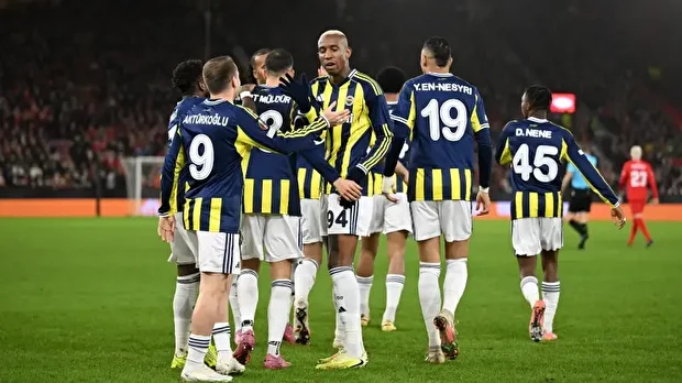 Kerem Aktürkoğlu'nun golü sonrası Fenerbahçeli futbolcuların yaşadığı sevinç.