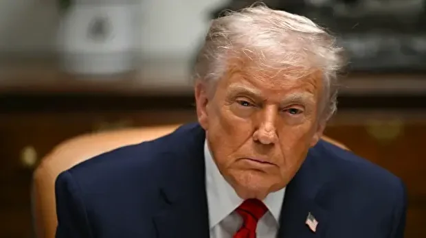 Le président américain Donald Trump participe à une table ronde dans la salle Roosevelt de la Maison Blanche à Washington, DC, le 10 décembre 2025. 