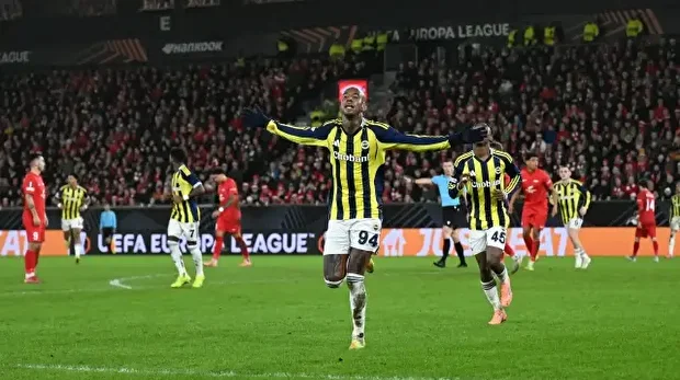 Le joueur brésilien de Fenerbahçe Anderson Talisca, auteur d'un triplé lors de la 6e journée de la Ligue Europa, le 11 décembre 2025.