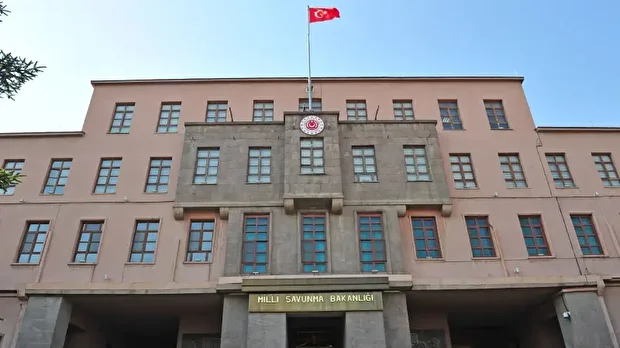 Milli Savunma Bakanlığı'nda düzenlenen basın bilgilendirme toplantısında, Türk Silahlı Kuvvetlerinin (TSK) terörle mücadele, hudut güvenliği ve savunma sanayisindeki son faaliyetlerine ilişkin detaylar paylaşıldı. 