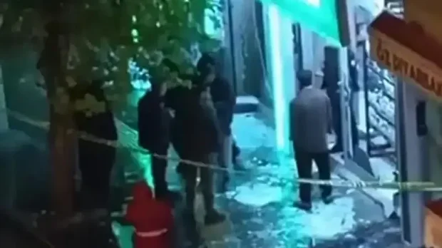 Olayda ölen ya da yaralanan olmazken, iş yerinde maddi hasar meydana geldi.