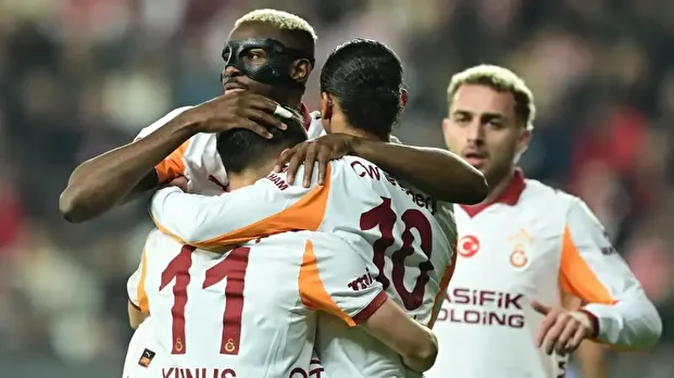 Gol sonrası Galatasaraylı futbolcuların yaşadığı sevinç.