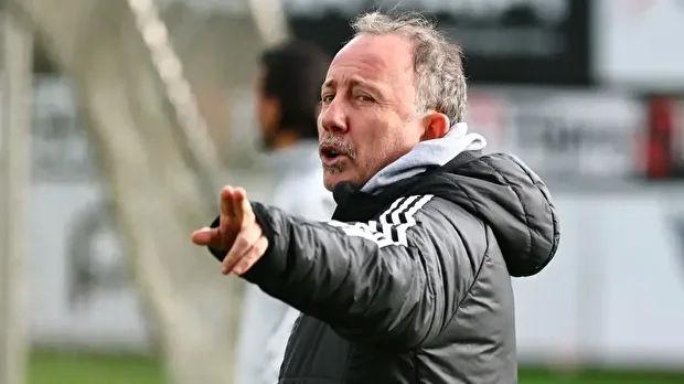 Sergen Yalçın oyunculara maç için son taktikleri verdi. 