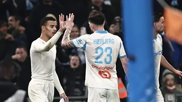 L’attaquant anglais de l’Olympique de Marseille, Mason Greenwood, après avoir inscrit le premier but de son équipe lors du match de Ligue 1 française entre l’Olympique de Marseille (OM) et l’AS Monaco, au stade Vélodrome à Marseille, le 14 décembre 2025.
