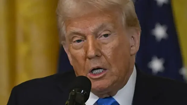 ABD Başkanı Trump, sosyal medya hesabından yaptığı paylaşımda bir kez daha Venezuela yönetimini sert şekilde hedef aldı. 
