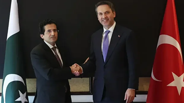 Ali Pervaiz Malik - Alparslan Bayraktar