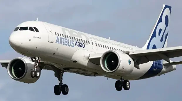 Le groupe européen réduit son objectif à 790 appareils en raison d’un problème de qualité touchant les panneaux de fuselage de la famille A320, malgré des résultats financiers inchangés.