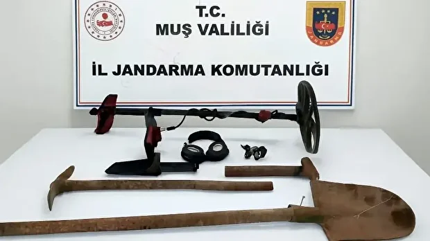  Kaçak kazı yapan 3 kişi yakalandı