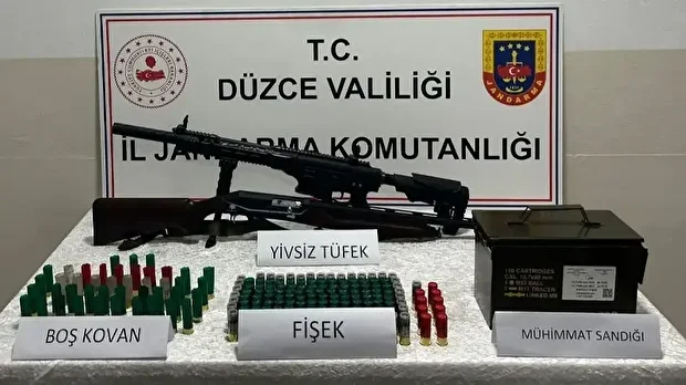 DÜZCE’NİN GÖLYAKA İLÇESİNDE 2 ADET AV TÜFEĞİ VE 137 ADET AV FİŞEĞİ ELE GEÇİRİLDİ.
