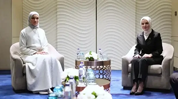 وزيرة الأسرة والخدمات الاجتماعية التركية تلتقي سيدة سوريا الأولى