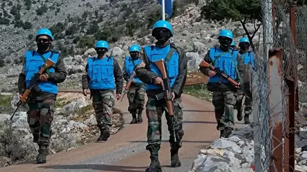 Миротворцы ООН из Индии патрулируют "голубую линию" в южном Ливане.